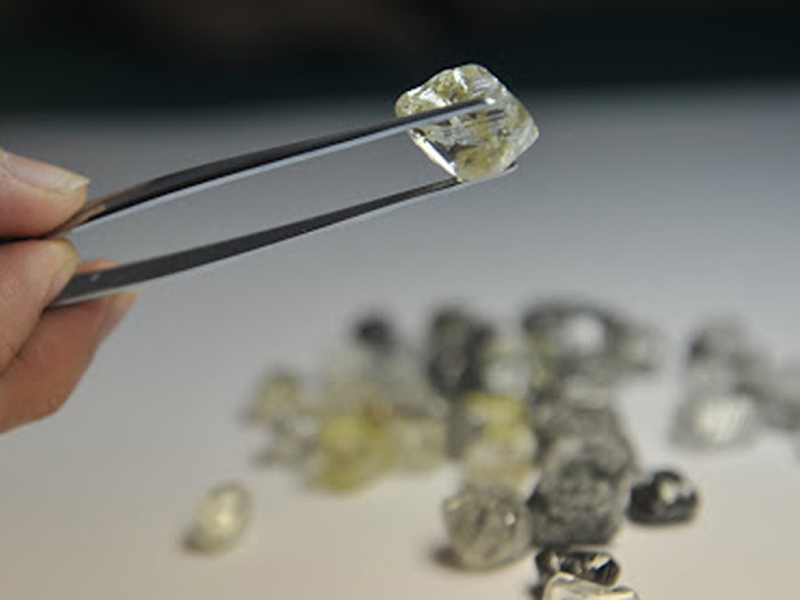 El efecto del tamaño de las partículas del diamante en las herramientas de aserrado