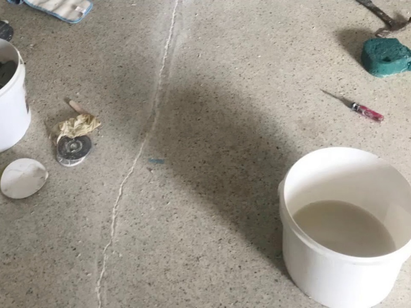 Solución al problema de grietas y desconchones en suelos de terrazo