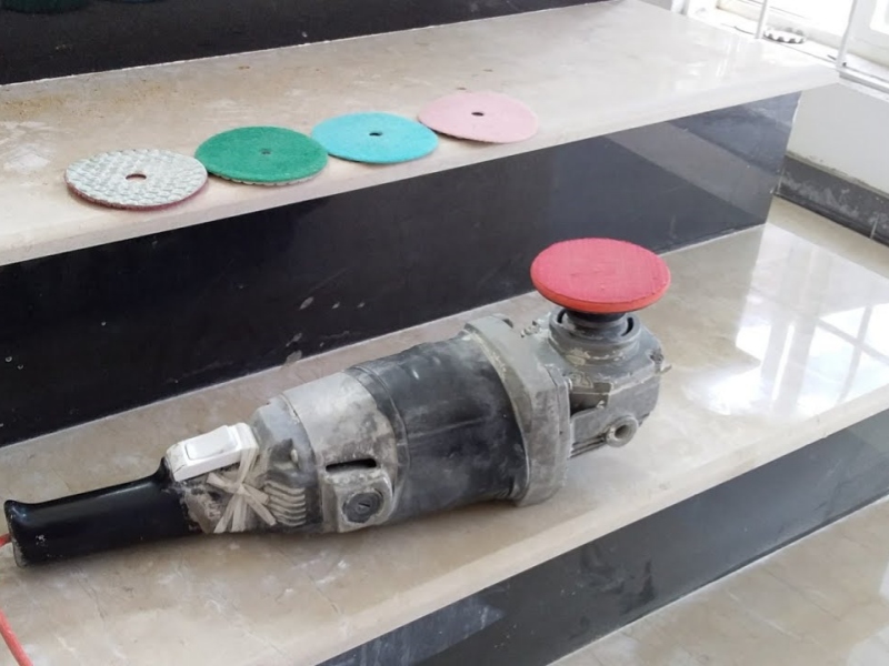 Herramientas de precisión para perfeccionar escalones y bordes de suelos